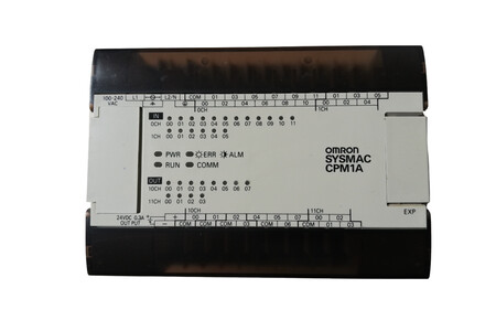 CPM1A-30CDR-A OMRON Plc, 100-240 VAC Supply, 18 X 24 VDC Inputs, 12X Relay Outputs 2A, PLC compacto con bloques de terminales extraíbles, ideal para aplicaciones de control y secuenciación de máquinas pequeñas.
