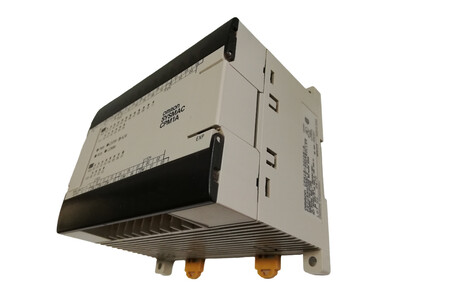 CPM1A-30CDR-A OMRON Plc, 100-240 VAC Supply, 18 X 24 VDC Inputs, 12X Relay Outputs 2A, PLC compacto con bloques de terminales extraíbles, ideal para aplicaciones de control y secuenciación de máquinas pequeñas.