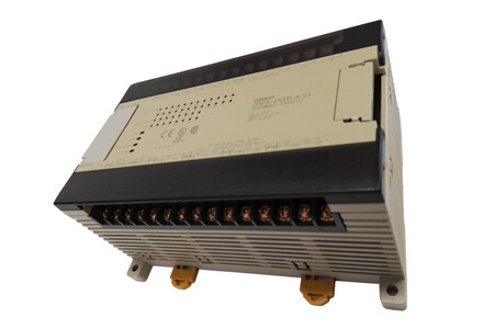 CPM1A-40CDR-A OMRON CPU,  24 entradas digitales y 14 salidas digitales. Alimentación 230 VAC.