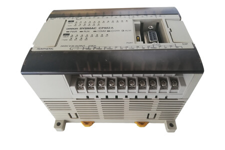 CPM2A-40CDR-A OMRON CPU, 24 entradas digitales y 16 salidas digitales. Alimentación 230 VAC.